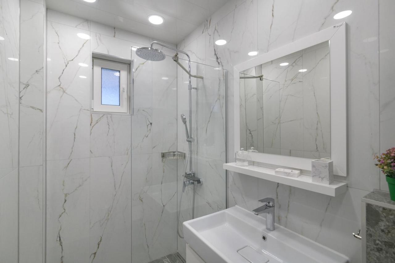 Лукс На Море Luxury Apartment In Downtown With Garage Varna Exterior foto